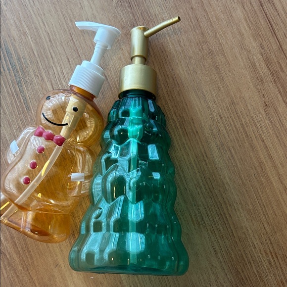 Festive Soap Dispenser Set - Gingerbread and Tree - Picture 3 of 6